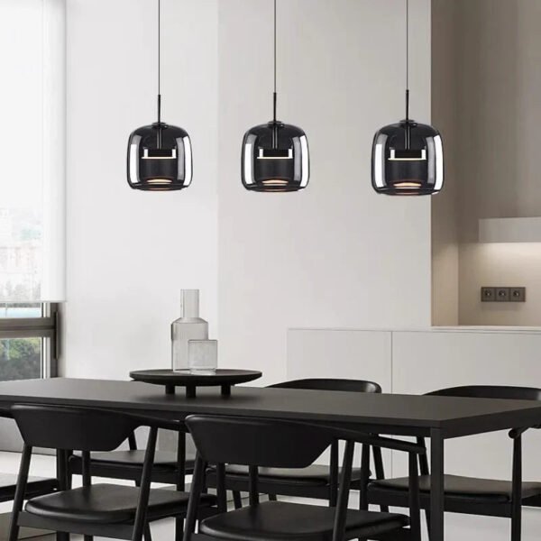 Minimalistyczna szklana lampa wisząca z regulowaną wysokością