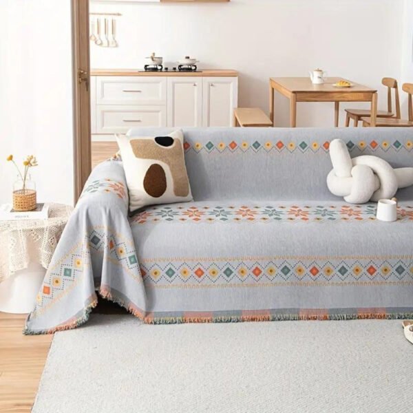 Pokrowiec na sofę w stylu boho z warstwą antypoślizgową