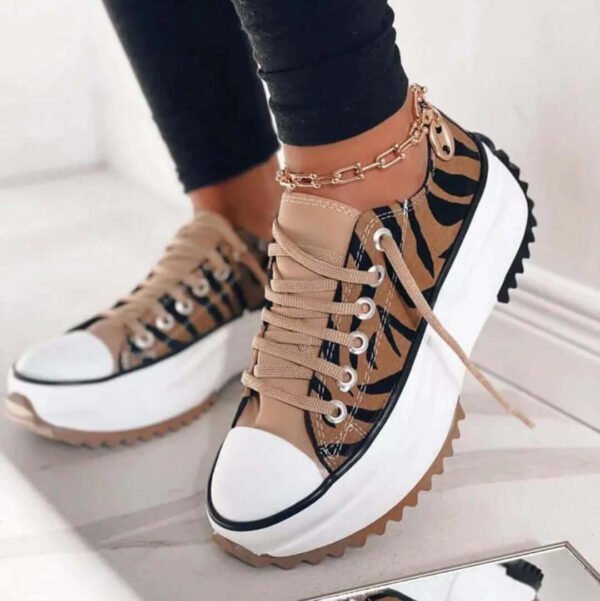 Damskie buty spacerowe z paskiem w stylu retro