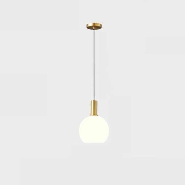 Szklana lampa wisząca z mosiężnym korpusem