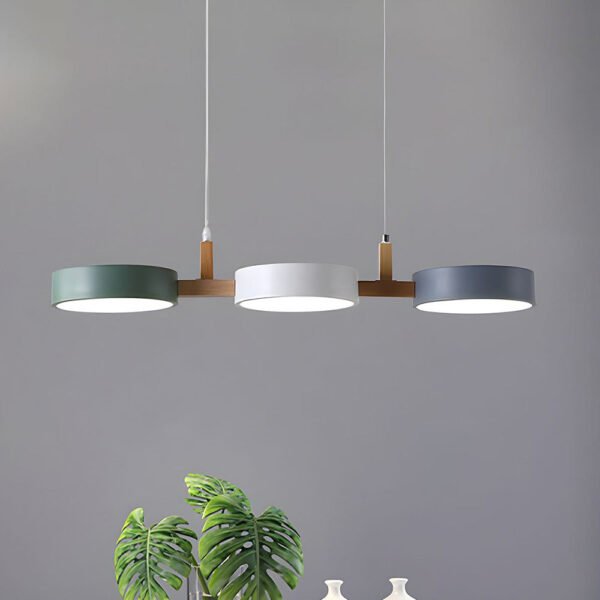 Minimalistyczna lampa wisząca w ciepłych, naturalnych kolorach