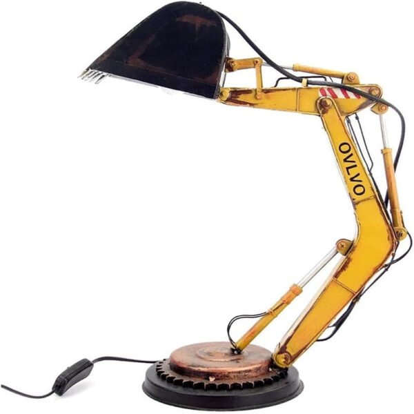 Biurkowa lampa w kształcie koparki – styl industrialny