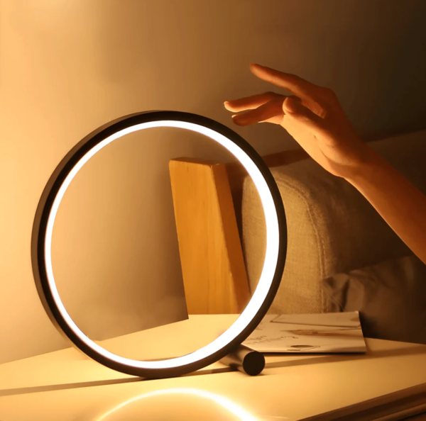 Dotykowa okrągła lampa biurkowa LED z płynnym ściemnianiem