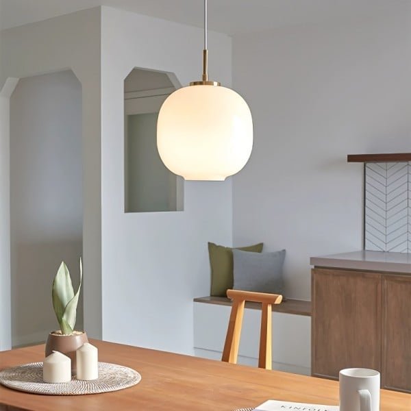 Lampa wisząca z opalizującego szkła i metalu