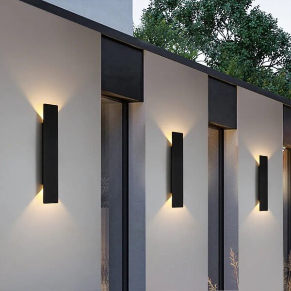 Zewnętrzna aluminiowa lampa ścienna LED o klasie szczelności IP65