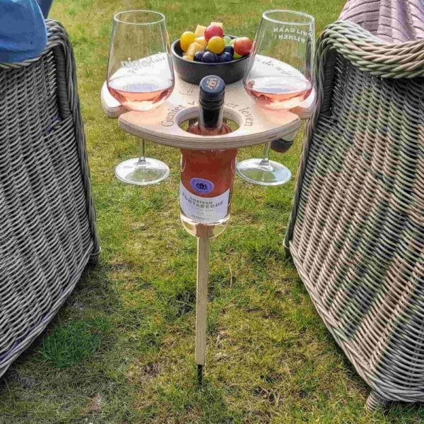 Przenośny drewniany stół na wino i przekąski