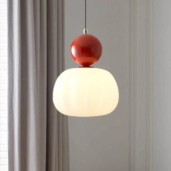 Kremowa lampa sufitowa wisząca w stylu Art Deco