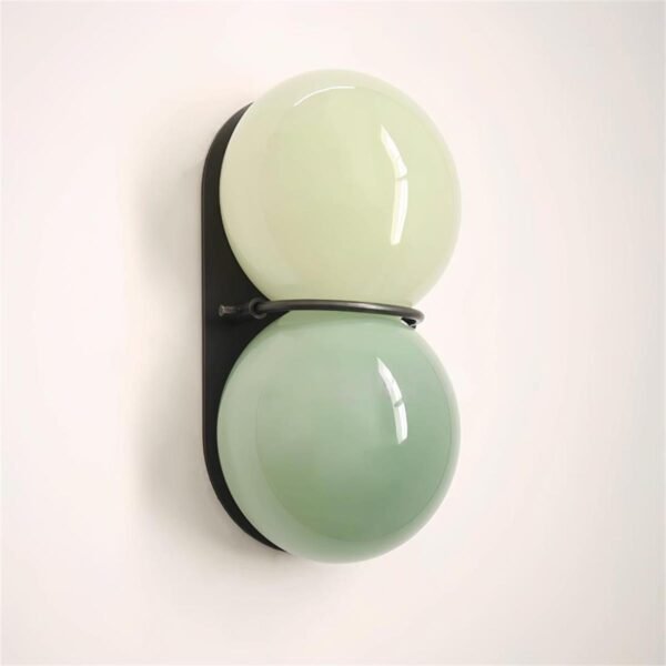 Nowoczesny kinkiet ścienny z dwiema kulistymi oprawami