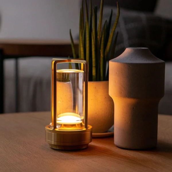 Kompaktowa bezprzewodowa lampka LED z panelem dotykowym