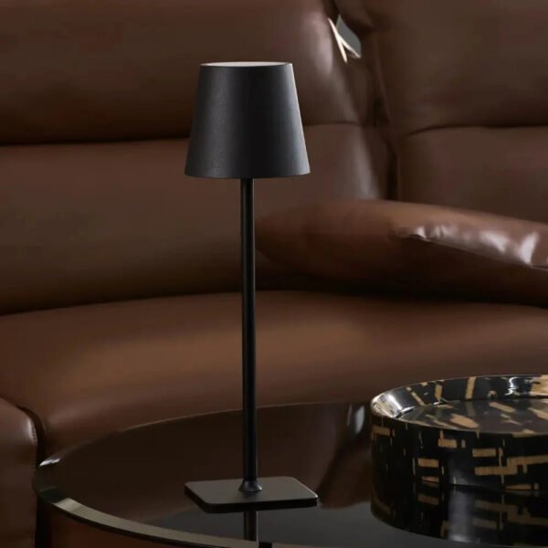 Bezprzewodowa lampa stołowa LED z regulacją dotykową