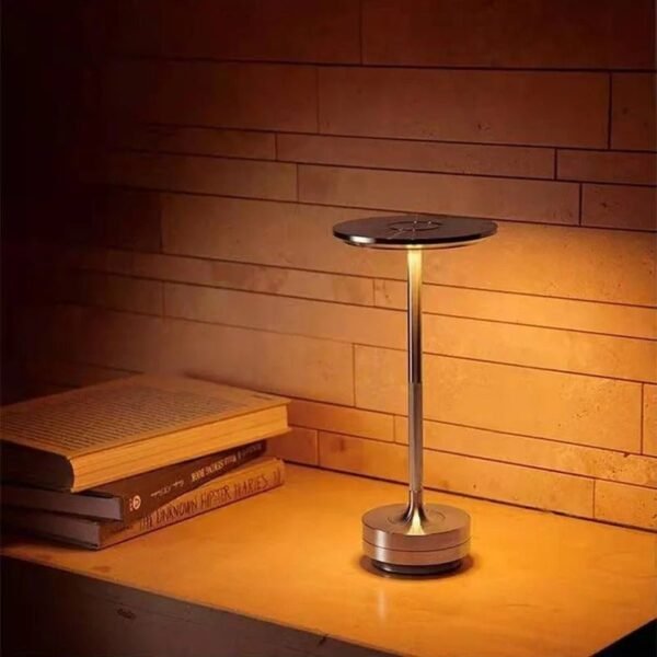 Regulowana bezprzewodowa lampa stołowa LED