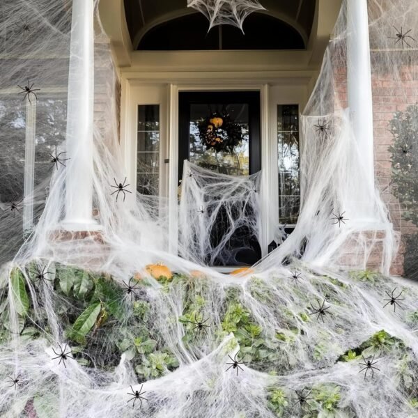 Rozciągliwa pajęczyna z pająkami na Halloween do wnętrz i ogrodu