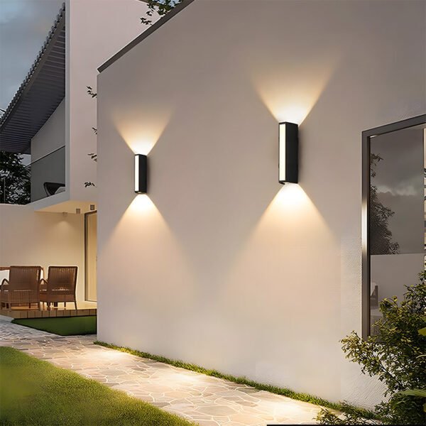 Zewnętrzna lampa ścienna LED na taras i do ogrodu