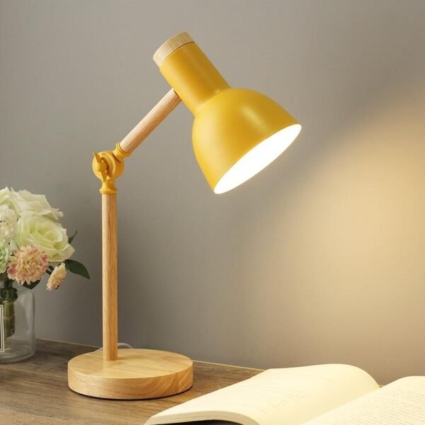 Regulowana lampa stołowa w nordyckim stylu