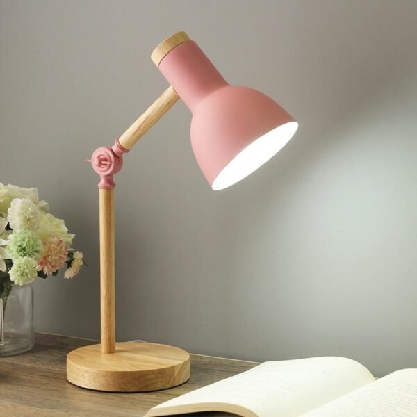 Regulowana lampa stołowa w nordyckim stylu