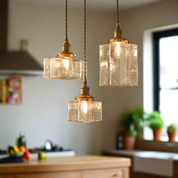Szklana lampa wisząca w stylu retro do kuchni