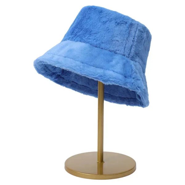 Ciepła damska czapka typu bucket z futrem